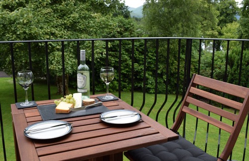 Arden Cottage | Benoch Lomond Castle - sleeps 4 guests in 2 bedrooms