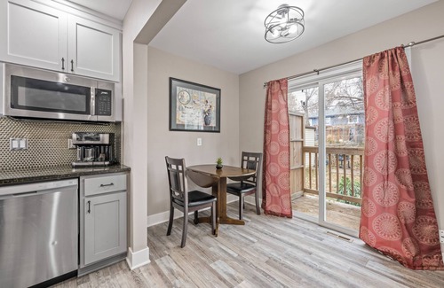 Benson House | Benson. Cozy pet friendly living. No pet fees.