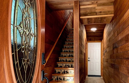 Verlot House | Benson Creek Cottage with Sauna and dogs welcome