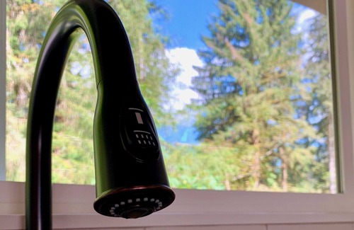 Verlot House | Benson Creek Cottage with Sauna and dogs welcome