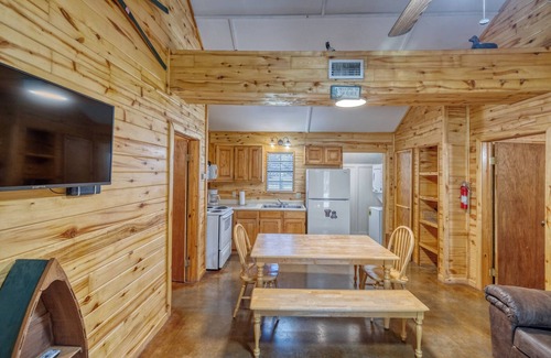 Concan Cabin | Bent River Cabin #4 @ Frio River Escape