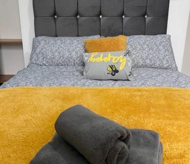 Crewe Apartment | Bentley House with en-suites