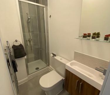 Crewe Apartment | Bentley House with en-suites