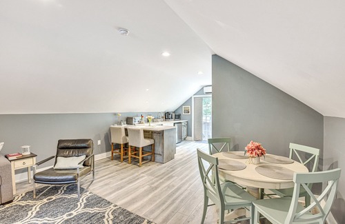 Benton Harbor Apartment | Benton Harbor Apt w/Balcony + Fire Pit