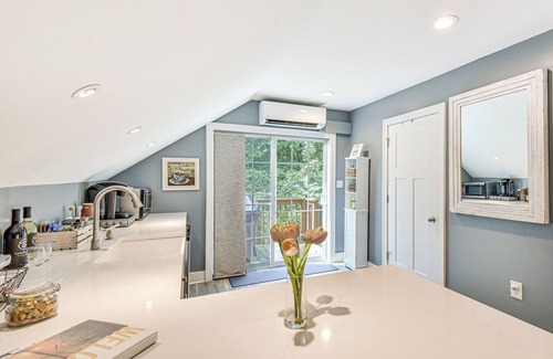 Benton Harbor Apartment | Benton Harbor Apt w/Balcony + Fire Pit