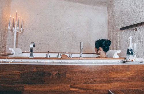 Sasso Caveoso Bed & Breakfast | Benvenuti nella nostra meravigliosa suite situata nel cuore dei Sassi di Matera.