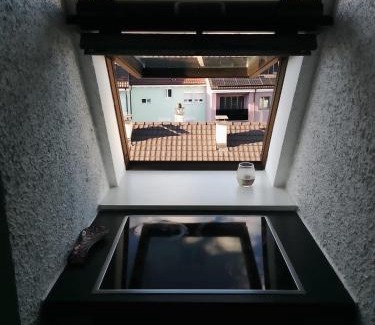 Binningen House | Bequemes, ruhiges Zimmer mit Doppelbett in der Nähe des Zentrums und des Bahnhofs