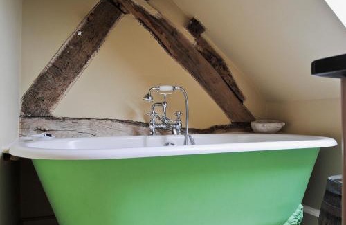 Wall-under-heywood House | Bequia - Reet