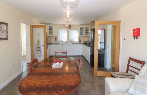Tomintoul Cottage | BERG COTTAGE, pet friendly, character holiday cottage in Tomintoul
