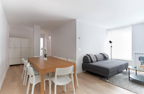 Segundo Ensanche Apartment | Bergamín by Clabao