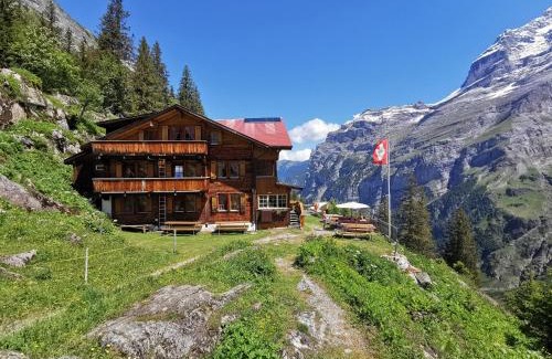 Gimmelwald Hotel | Berggasthaus Tschingelhorn