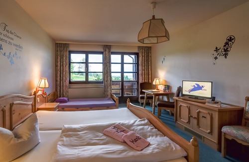 Waffenrod Hotel | Berggasthof & Hotel Hinterrod