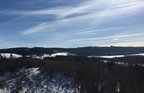 Oberkirchen Apartment | Berghaus 2 komfortable Wohnungen für bis zu 7 Personen - Familie - Wandern - E-Bike - Hunde - E-Ladesäule - WiFi