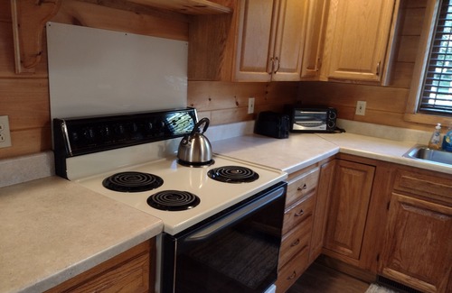 Bergland House | Bergland Bay Hideaway is a Lovely 3-bedroom Lakefront house in Bergland Mi