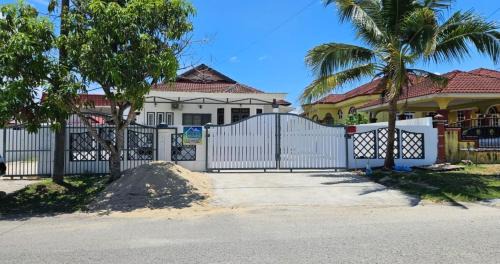 Paka House | Beril Homestay Full Aircond, Free Wifi, Netflix, Water Filter