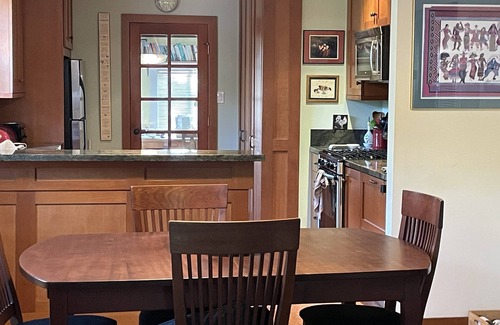 Albany House | Berkeley/Albany 2 BR Home. Perfect for couples, families, new grandparents!