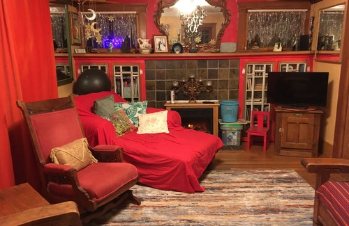 Ocean View and Fourth Street House | Berkeley Craftsman, vegetarian home, Academics welcome, 99% Walkability Rating.