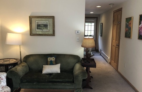 Alford Cottage | Berkshire Chalet getaway guest cottage private, dog safe & friendly.