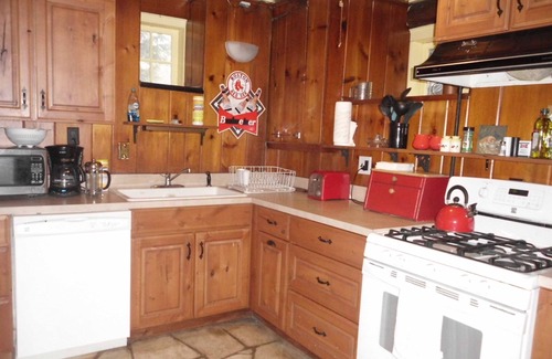 New Ashford House | Berkshire Gorge House, 15 minutes to Williamstown, 15 minutes to Jiminy Peak.