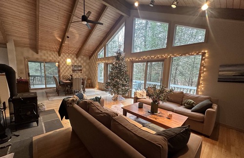 Sandisfield House | Berkshire Holiday Home - A+ Amenites @Nature