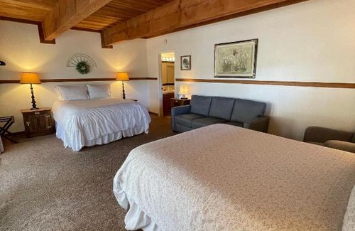 Groveland Bed & Breakfast | Berkshire Inn