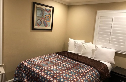 North Park Hotel | Berkshire Motor Hotel