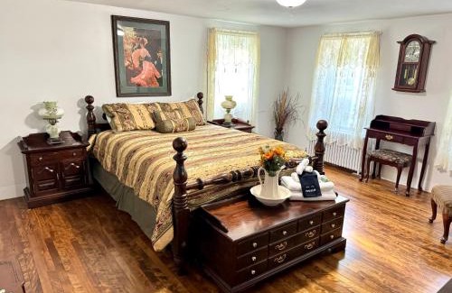 Pittsfield House | Berkshire Retreat Grand Home with Hot Tub and Large Yard, 5 mins from Jiminy Peak