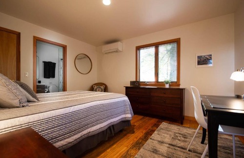Becket House | Berkshire Vacation Rentals: Beautiful Lakeside Cabin