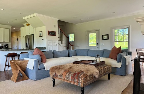 Great Barrington House | Berkshires Retreat with Fall Foliage, Views & Cozy Fireplace Near Town. nn