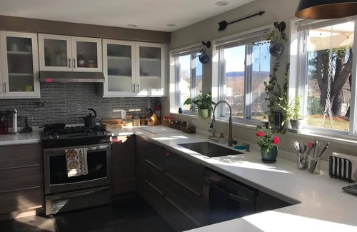 Sheffield House | Berkshires Walk to Brewery or Distillery with Peloton!