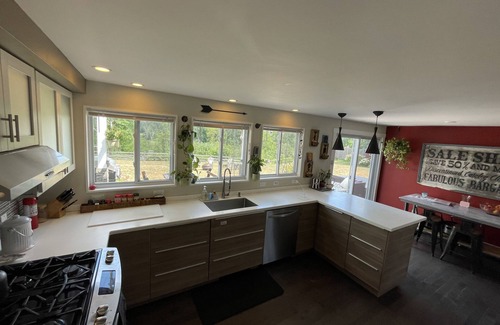 Sheffield House | Berkshires Walk to Brewery or Distillery with Peloton!