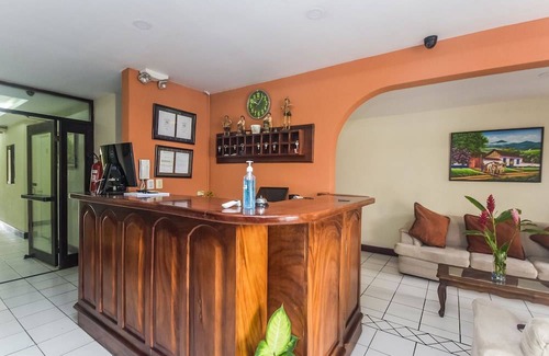 Cacique Hotel | Berlor Airport Inn