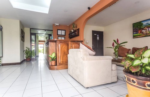 Cacique Hotel | Berlor Airport Inn