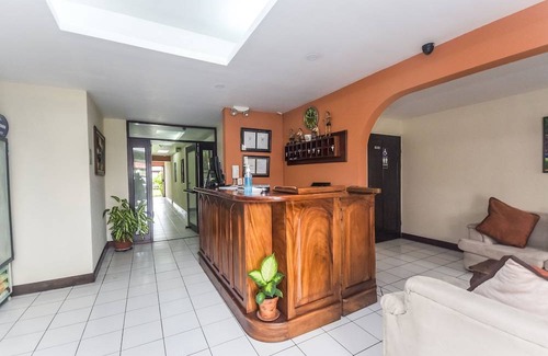 Cacique Hotel | Berlor Airport Inn