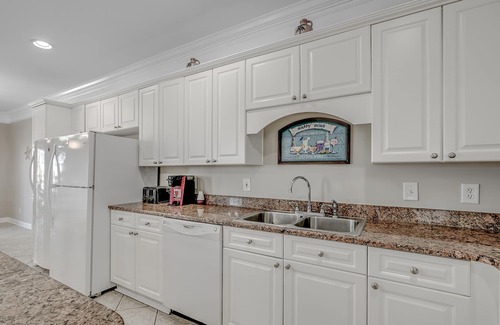 Cherry Grove Beach House | Bermuda C, Spacious Beach House Retreat for Groups & Families