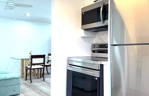 Longbeach Village House | Bermuda-esque Island Cottage! Steps to Sand! Beach to Bay