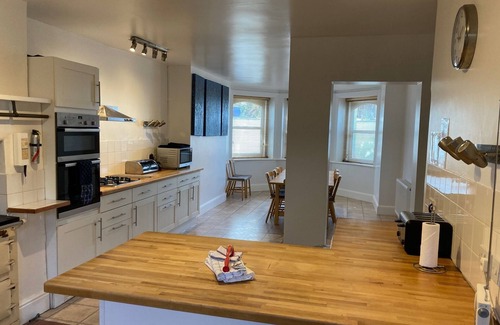 Ventnor House | Bermuda House with parking, good sea view and minutes from beach and shops