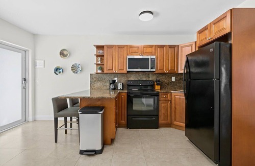Lauderdale-by-the-Sea Apartment | Bermuda Isles Villas #14