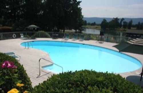 Smith Mountain Lake Condo | Bernard's Landing Docktails and Dreams - Waterfront
