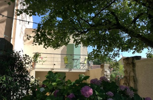 Montfavet Bed & Breakfast | Berne &Michel