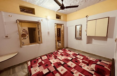 Jaisalmer Hotel | Berozgar HostelnTradition with peace&culture just in front of railway Station.
