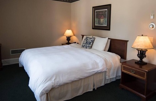 Canton Hotel | Bertram Inn at Glenmoor