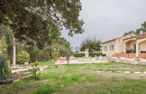 Velaux Apartment | Beside the olive grove