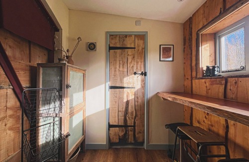 Itteringham Cabin | Beside the Willows Carriage