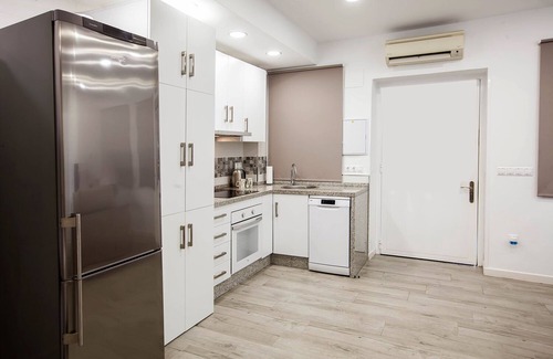 Distrito Sur Apartment | Beside Torre de la Calahorra