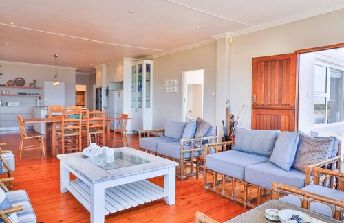 Kleinmond House | Beskuit vir Ontbyt | Ocean breeze | Coffee and rusks