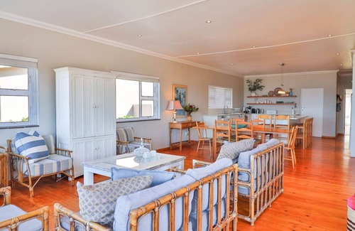 Kleinmond House | Beskuit vir Ontbyt | Ocean breeze | Coffee and rusks