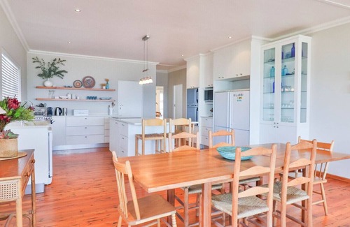 Kleinmond House | Beskuit vir Ontbyt | Ocean breeze | Coffee and rusks