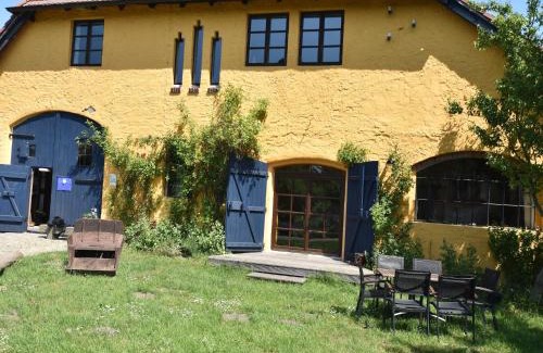 Neu Bartelshagen Apartment | Besondere Ferienwohnung Bibliothek in Buschhagen, cleaning included