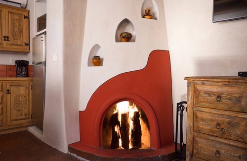 Historic Eastside House | Besos - Walk to the Plaza, Kiva Fireplace